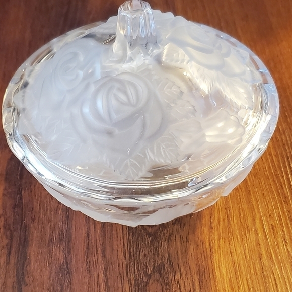 Studio Nova Crystal Frosted Rose Pattern Candy Dish With Lid Etched Cut Glass - Picture 2 of 13